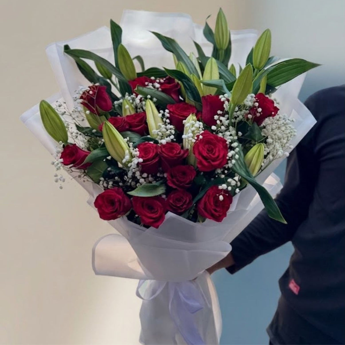 5 White Lilies, 20 Red Roses & Gypsophila – Classic Mixed Bouquet | Dubai