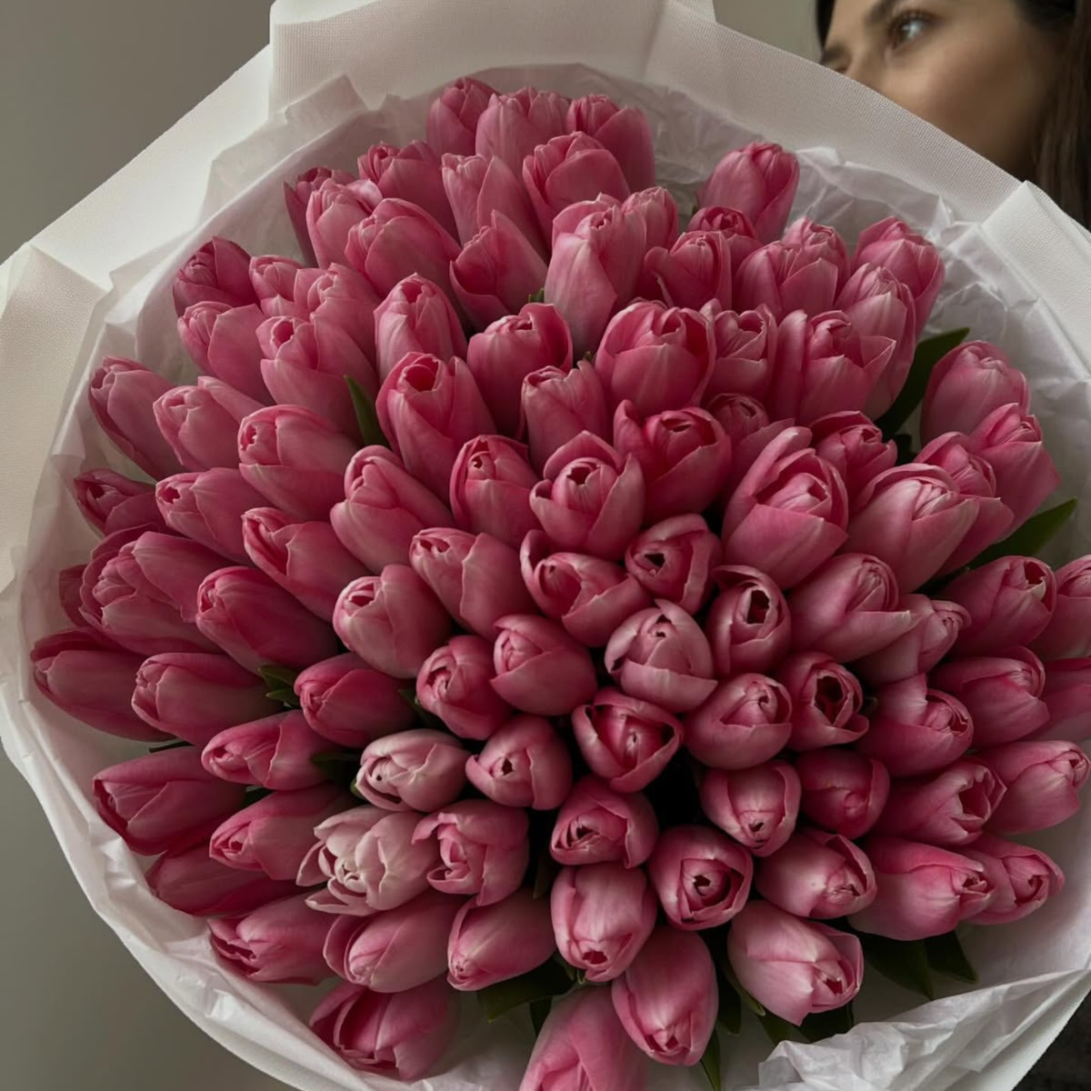 100 Pink Tulips – Grand Luxury Bouquet | Women's Day Dubai