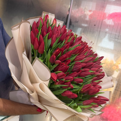 100 Red Tulips Bouquet Dubai | Premium Tulip Flower Delivery
