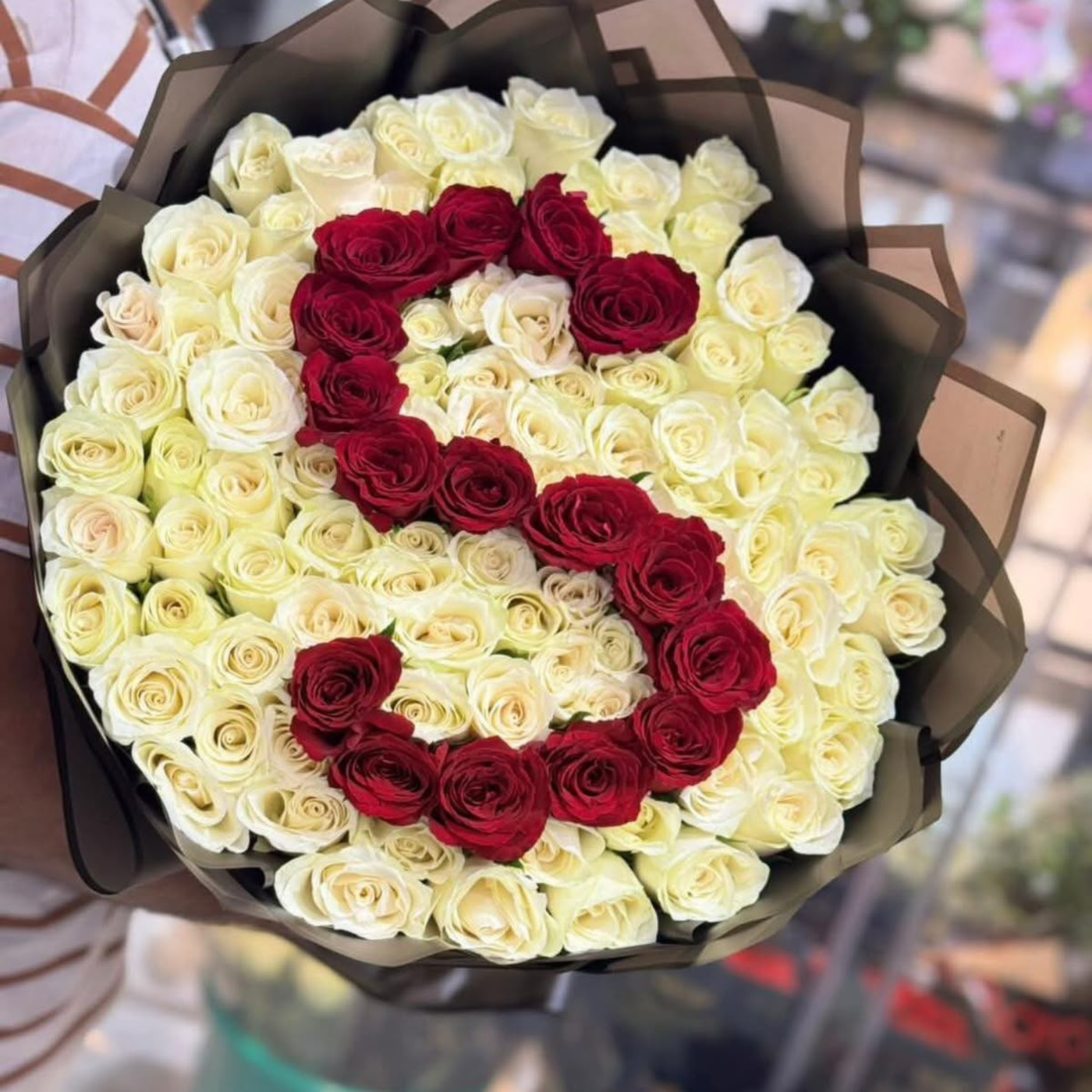 100 Roses with Custom Letters – Personalised Luxury Bouquet | Dubai