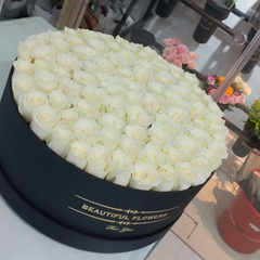 100 White Roses – Black Wrapping | Elegant Contrast Bouquet Dubai