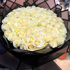 100 White Roses – Black Wrapping | Elegant Contrast Bouquet Dubai