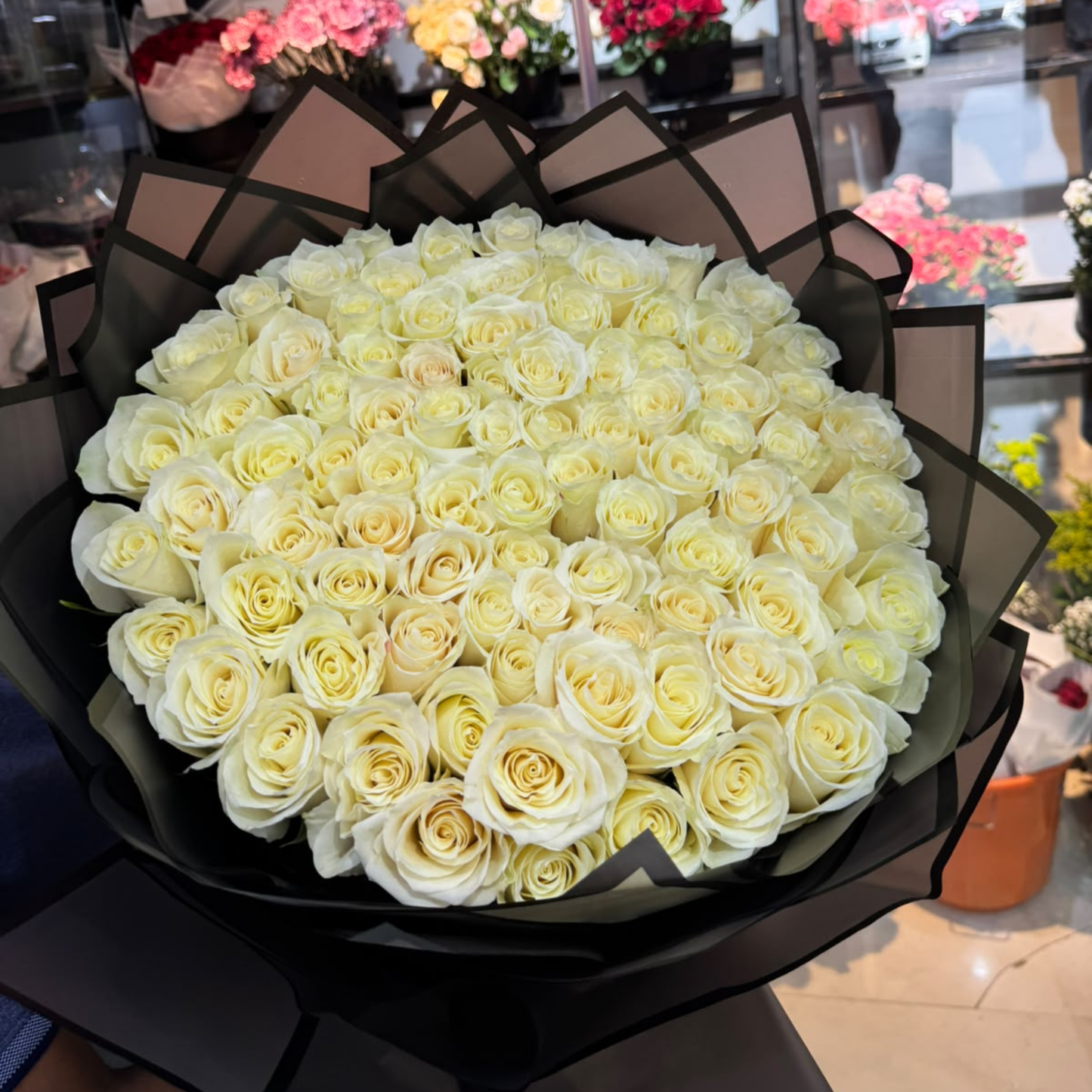 100 White Roses – Luxury Box Arrangement | Same-Day Dubai Delivery