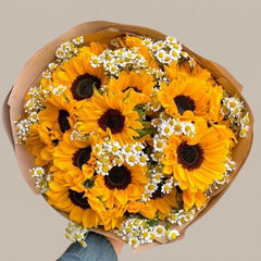 17 Sunflowers & Daisy Mix – Joyful Luxury Bouquet | 5-Hour Dubai