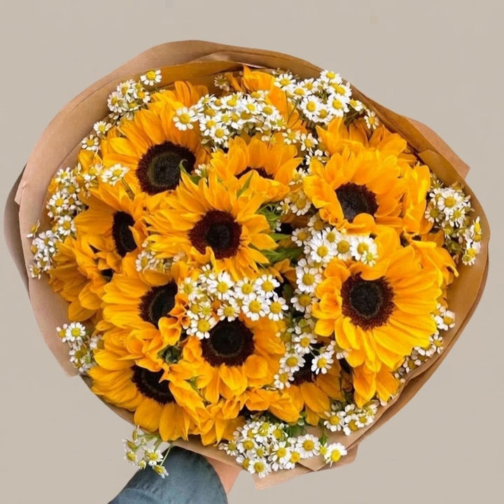 17 Sunflowers & Daisy Mix – Joyful Luxury Bouquet | 5-Hour Dubai