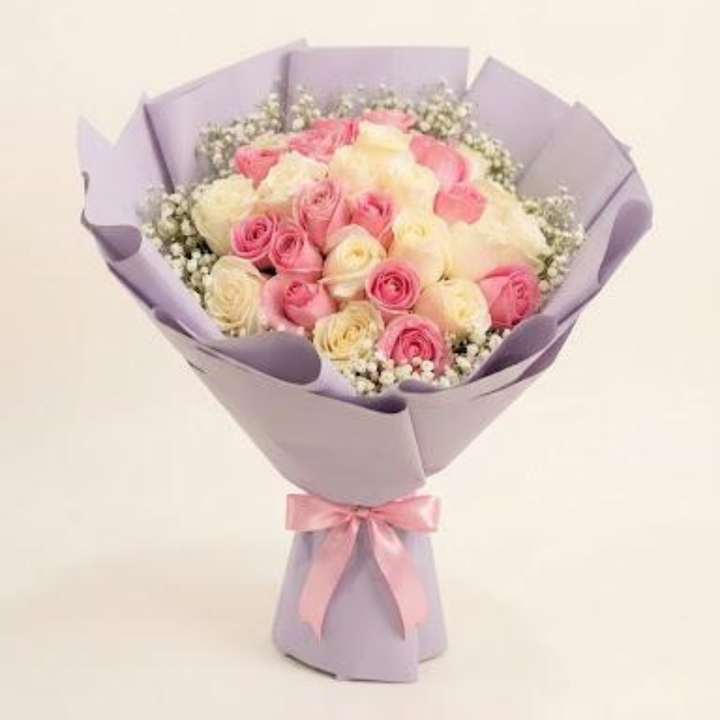 30 Pink & White Roses with Gypsophila – Purple Wrapping | Dubai