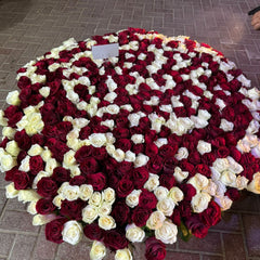 Close-up of 500 roses – grand luxury basket, premium flowers Dubai
