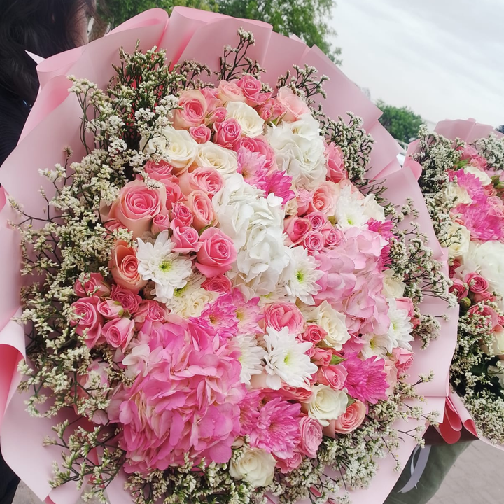 Hydrangea, Baby Roses & Roses Bouquet Dubai | Luxury Mixed Flower Bouquet