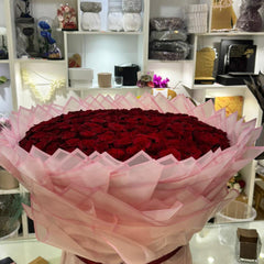 200 Red Roses Hand Tied Bouquet – Pink Wrapp